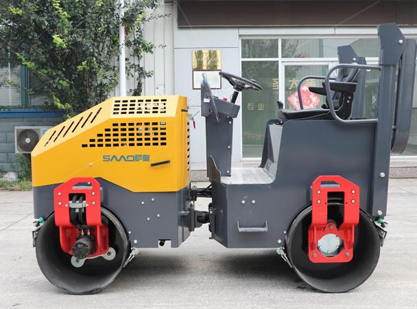 小型<font color='red'><font color='red'>壓路機</font></font>停放時，方向